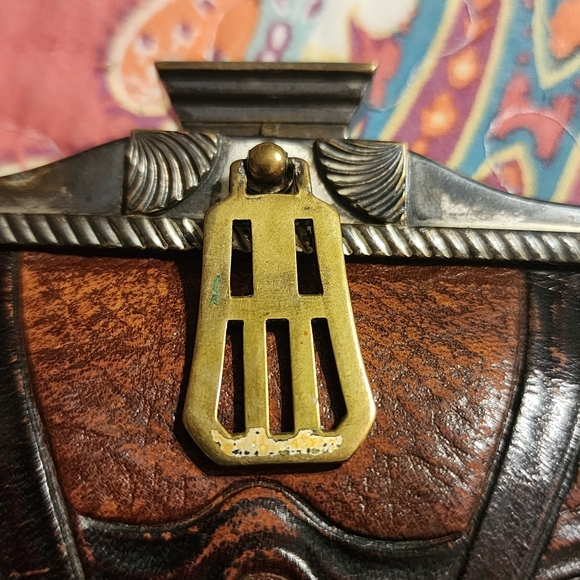 Antique Turnlog Tooled Leather Handbag - Picture 13 of 14